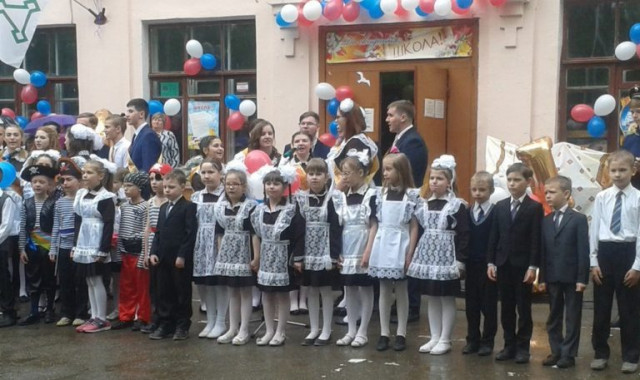 Последний звонок прозвенел для 95 тысяч выпускников школ Подмосковья