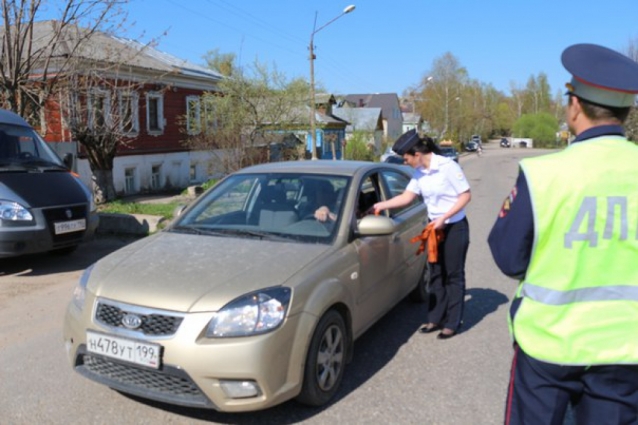 Полиция Волоколамска раздала горожанам символы нашей Победы