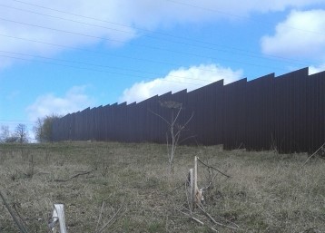Нелегальный забор перекрывший подходы к Ламе в районе д.Васильевское разозлил Министра экологии