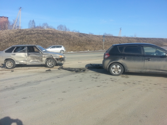 Маленькая девочка чудом избежала травм в страшной аварии