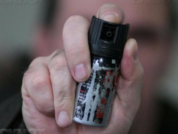 Вооруженный перцовым баллончиком злоумышленник ограбил жителя Сычево