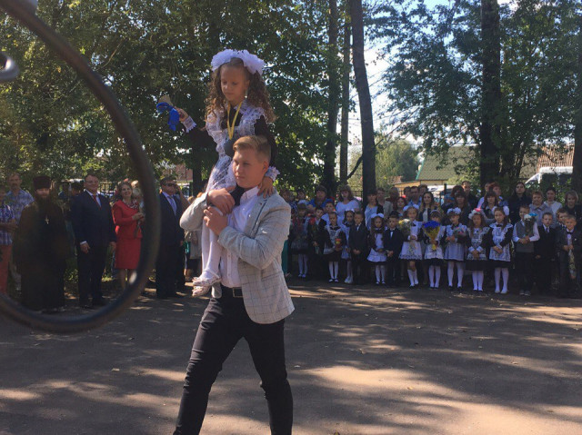 Первый звонок для фабричных первоклашек прошел в Щекино
