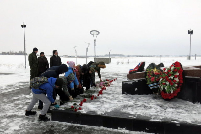 Школьники из Москвы посетили мемориал 28 героев-панфиловцев в Волоколамском районе