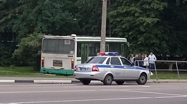 Автобус улетел с дороги в районе поликлиники
