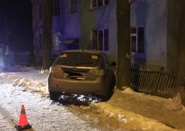 Гонщик на "субару" сбил женщину с ребенком
