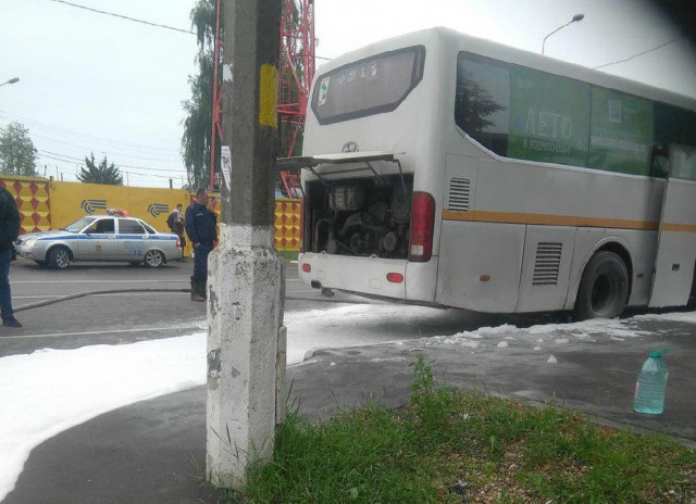 Возле Волоколамского ПАТП загорелся автобус