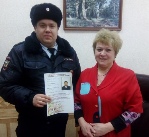 Волоколамские участковые поздравили женщин
