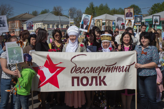 Полностью добровольно-народная акция "Бессмертный полк" шагает по стране