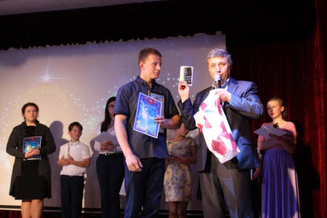 Осташёвских "умников" и "умниц" отметил глава поселения Сергей Шорников