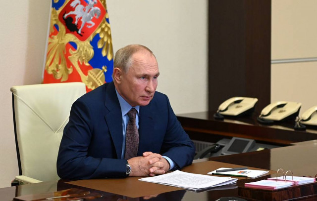 Путин дал поручение отказаться в школах от третьих смен