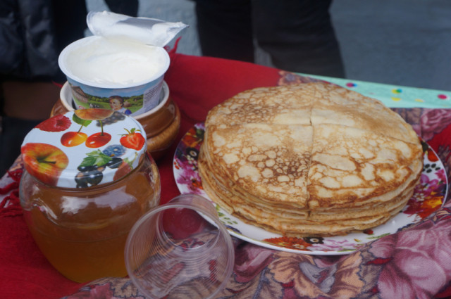 Вкусными блинами накормили детей в Дубосековском лагере