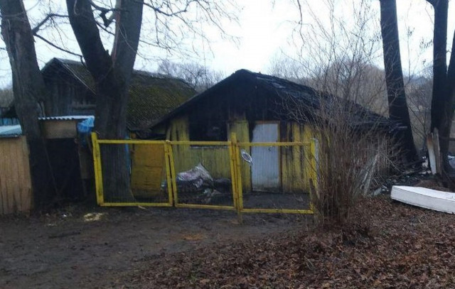 На "фабрике" в сгоревшем сарае обнаружен труп