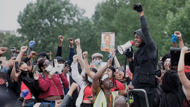 Вслед за США протесты перекинулись на Европу, в Лондоне штурмовали правительство