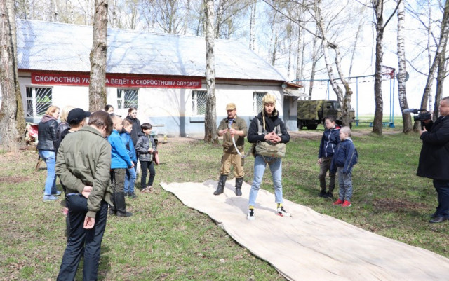 На волоколамском аэродроме "Алферьево" зажгли "Маяки дружбы"