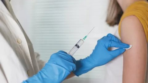 Подмосковье вслед за Москвой ввело обязательную вакцинацию в сфере услуг