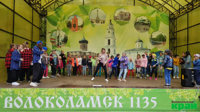 В Волоколамске для ребят из пришкольных лагерей прошла дискотека под открытым небом