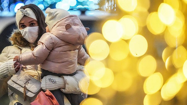 Разъяснили условия получения новогодних выплат на детей до 7 лет