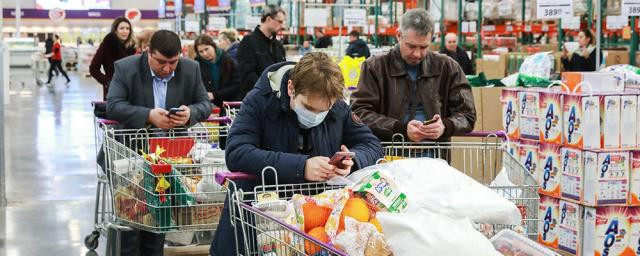Россияне сократили расходы на 90% товаров и услуг