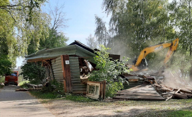Начался снос старого клуба в Щекино