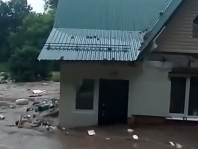В Рузе прорвало дамбу и смыло жилые дома