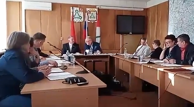 Городские депутаты приняли решение провести референдум по свалке в Ядрово