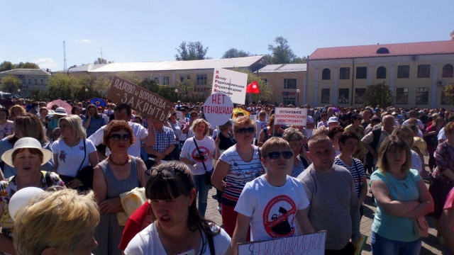 Жители Волоколамска вновь вышли на митинг с требованием закрыть полигон "Ядрово"