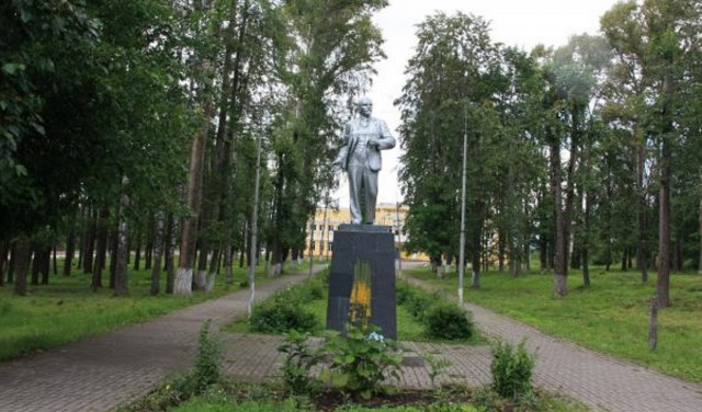 В Волоколамске снесли памятник Ленину