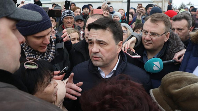 Маленькая волоколамка показала губернатору Воробьеву жест смерти