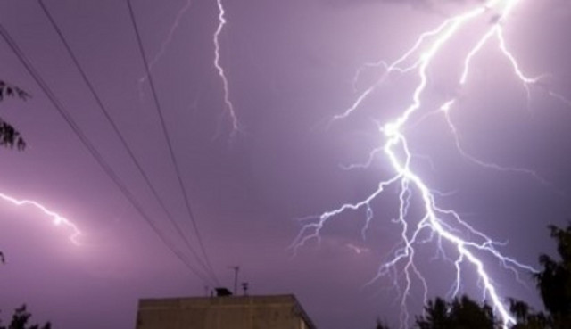 На Волоколамск опять надвигается гроза и шквалистый ветер