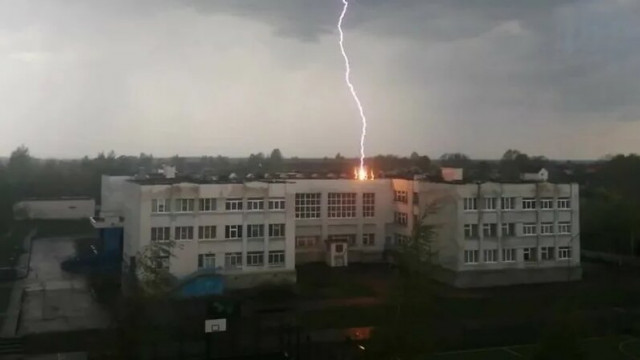 В Тверской области молния попала в школу