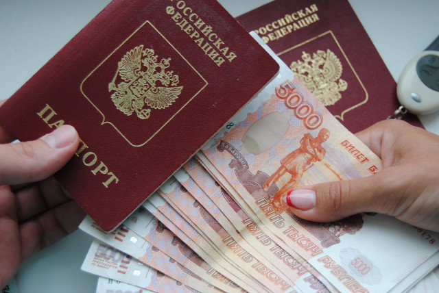 Средняя величина «займа до зарплаты» в России уменьшилась