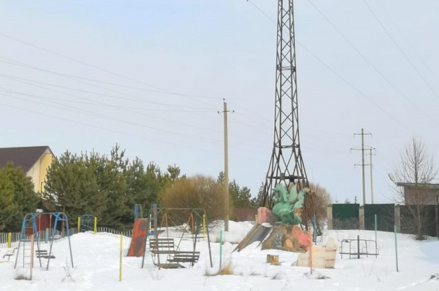 В Волоколамске обнаружили детскую площадку в зоне ЛЭП