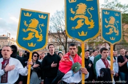 «А ми коло вас пристроїмся».