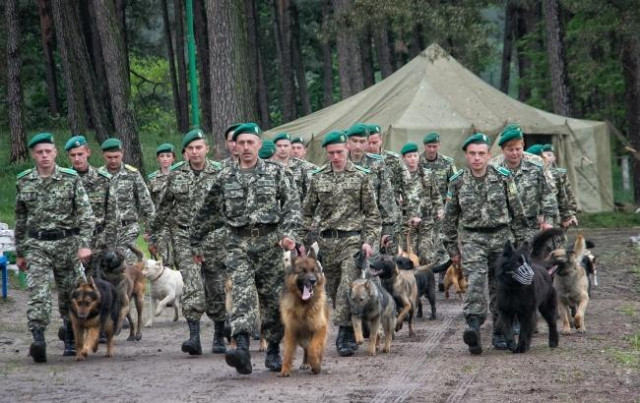 С ДНЕМ ПОГРАНИЧНИКА,ДРУЗЬЯ!