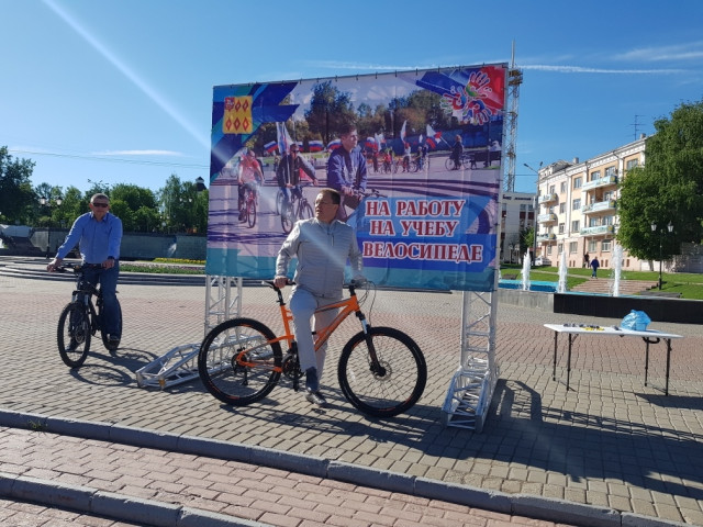 Новость года: подмосковный мэр Игорь Сухин проехался на велосипеде