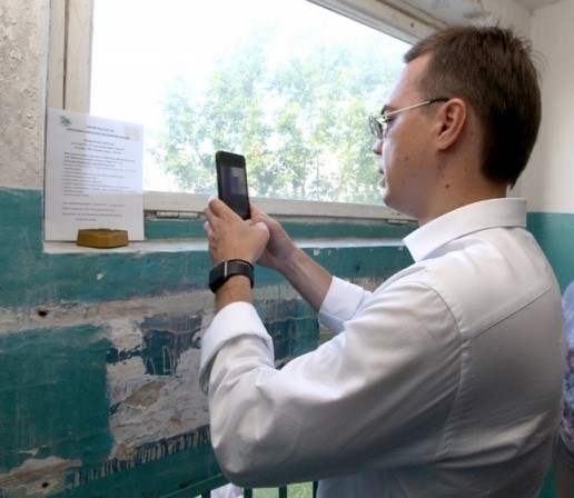 Глава округа с удовольствием фоткает задержания невинных
